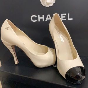 Chanel White and Black Pumps